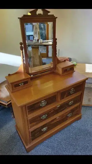 Walnut dressing table/chest of drawers with Veneered rosewood fronted drawer's, after & before photos.

#neilcollumbell #woodrestoration #melbournehallfurniturerestorers #frenchpolishingderby #frenchpolishingburtonupontrent