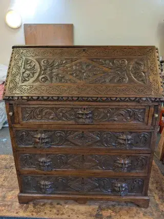 Ornately carved Oak bereau, after & before photos.

#neilcollumbell #woodrestoring #melbournehallfurniturerestorers #oak